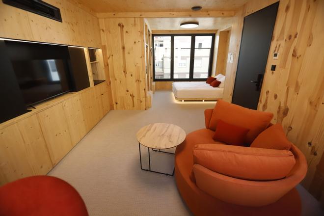 Así es por dentro el edificio que se montó como un mueble de Ikea en cinco días en el centro de Zaragoza