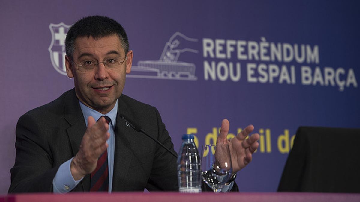 El presidente del Barcelona, Josep Maria Bartomeu, anuncia el resultado favorable del referendo sobre el Espai Barça, el pasado 5 de abril