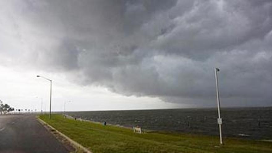 El &#039;Gustav&#039; aumenta de intensidad al llegar a la costa de Luisiana