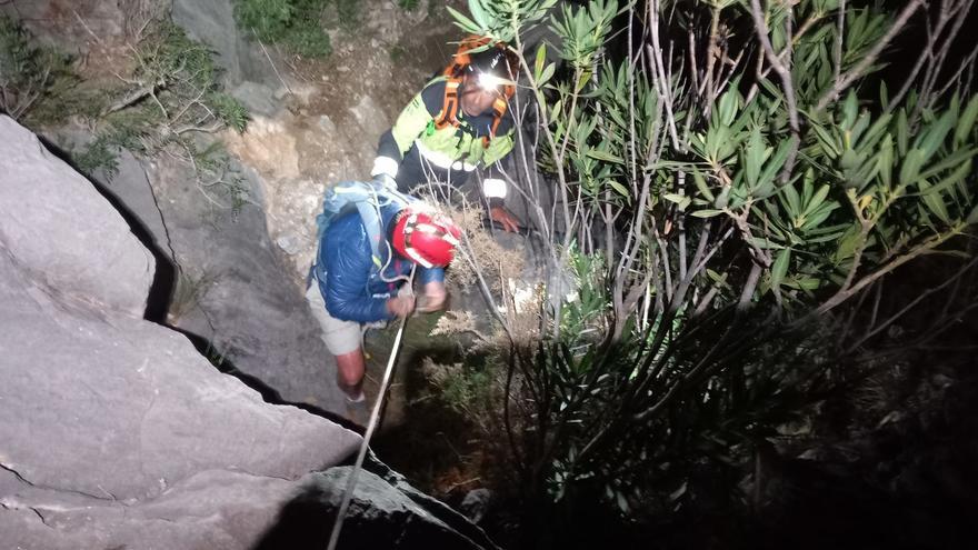 Rescate de los bomberos de Marbella en Río de las Piedras.