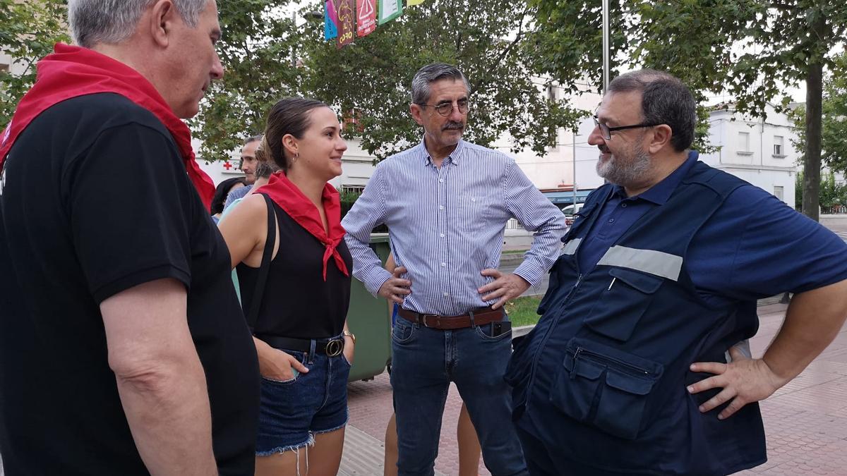 José María Ángel ha podido visitar, junto a la alcaldesa y el concejal de Fiestas, el dispositivo de seguridad de les Penyes.
