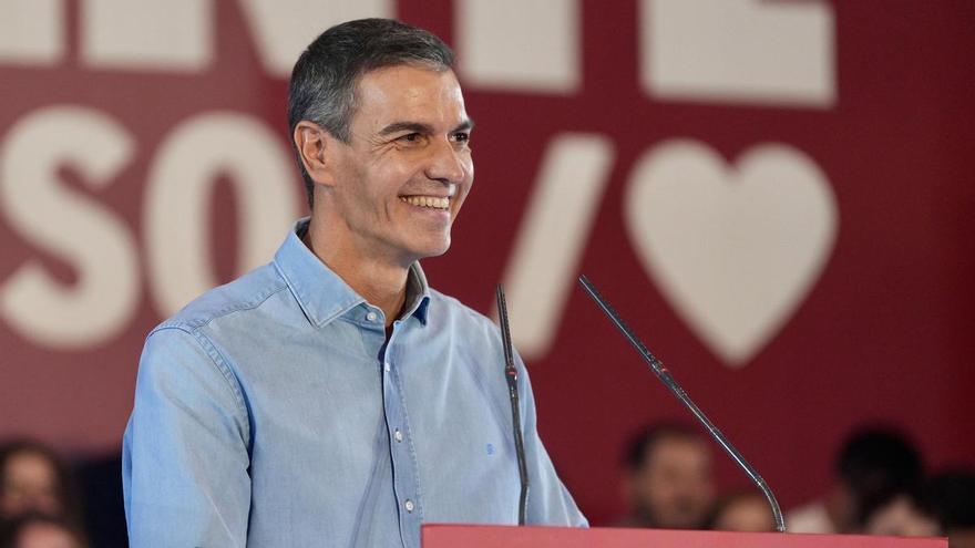Sánchez dice que subirá el salario mínimo "todos los años" que gobierne