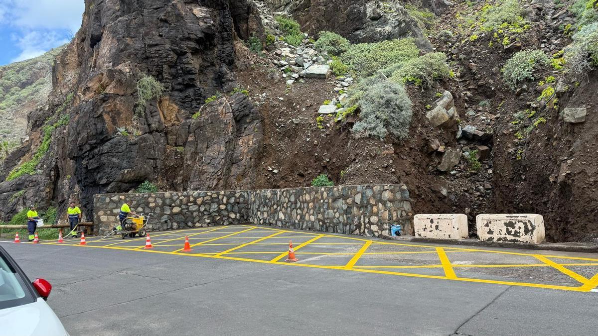 Nueva señalética en la playa de Almáciga, donde antes estacionaban vehículos.