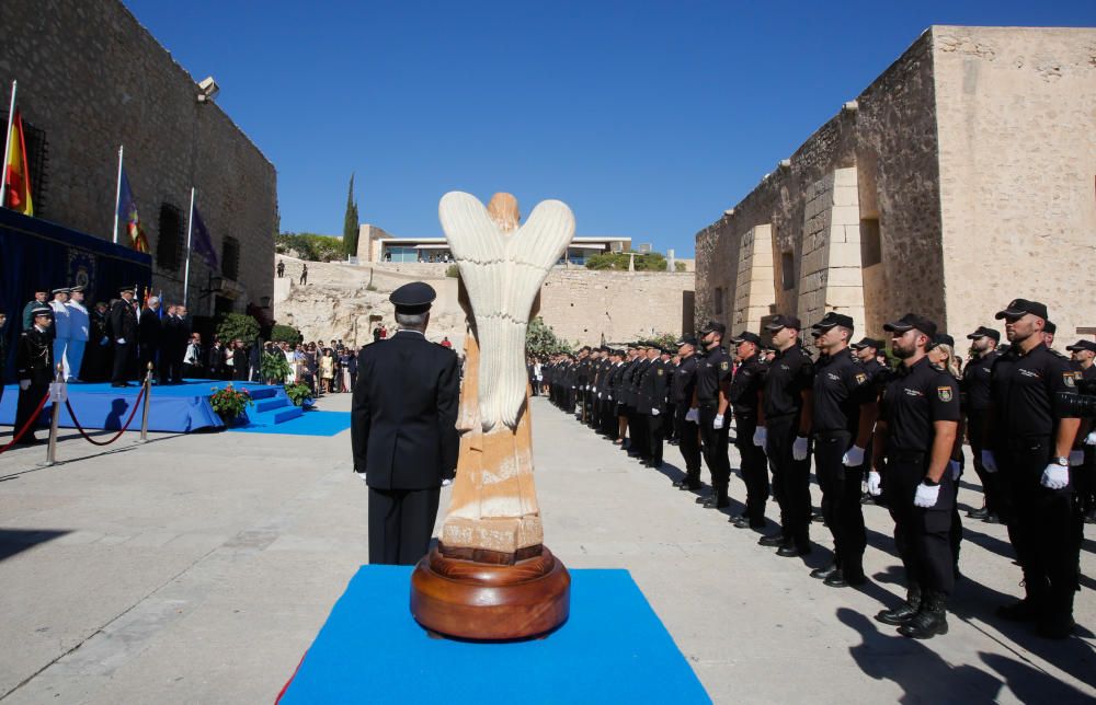 Un momento del acto de la Policía en el Castillo de Santa Bárbara.