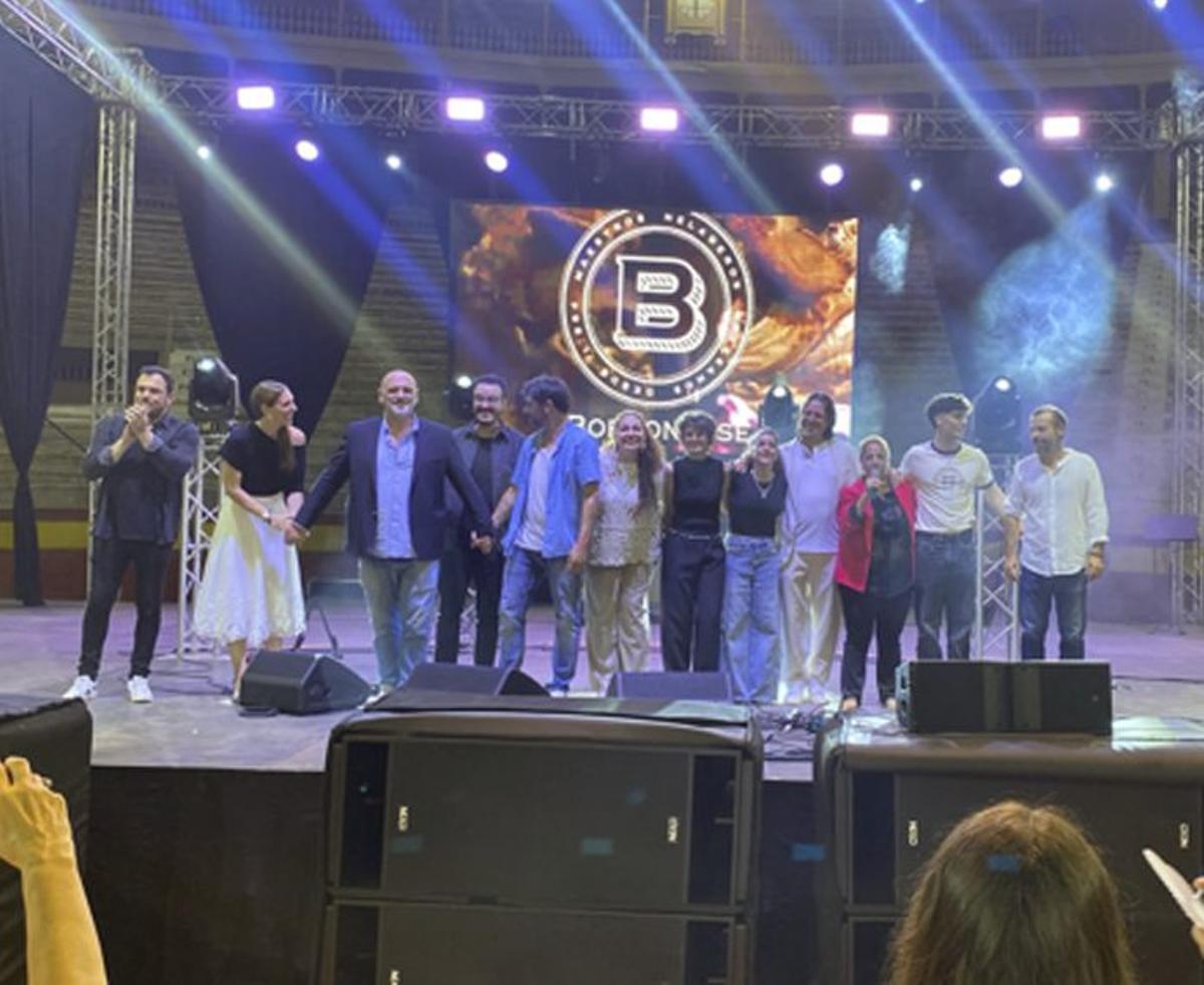 Los fotógrafos de INFORMACIÓN en la exposición «INFotoperiodistas» junto a Matías Pérez Such.