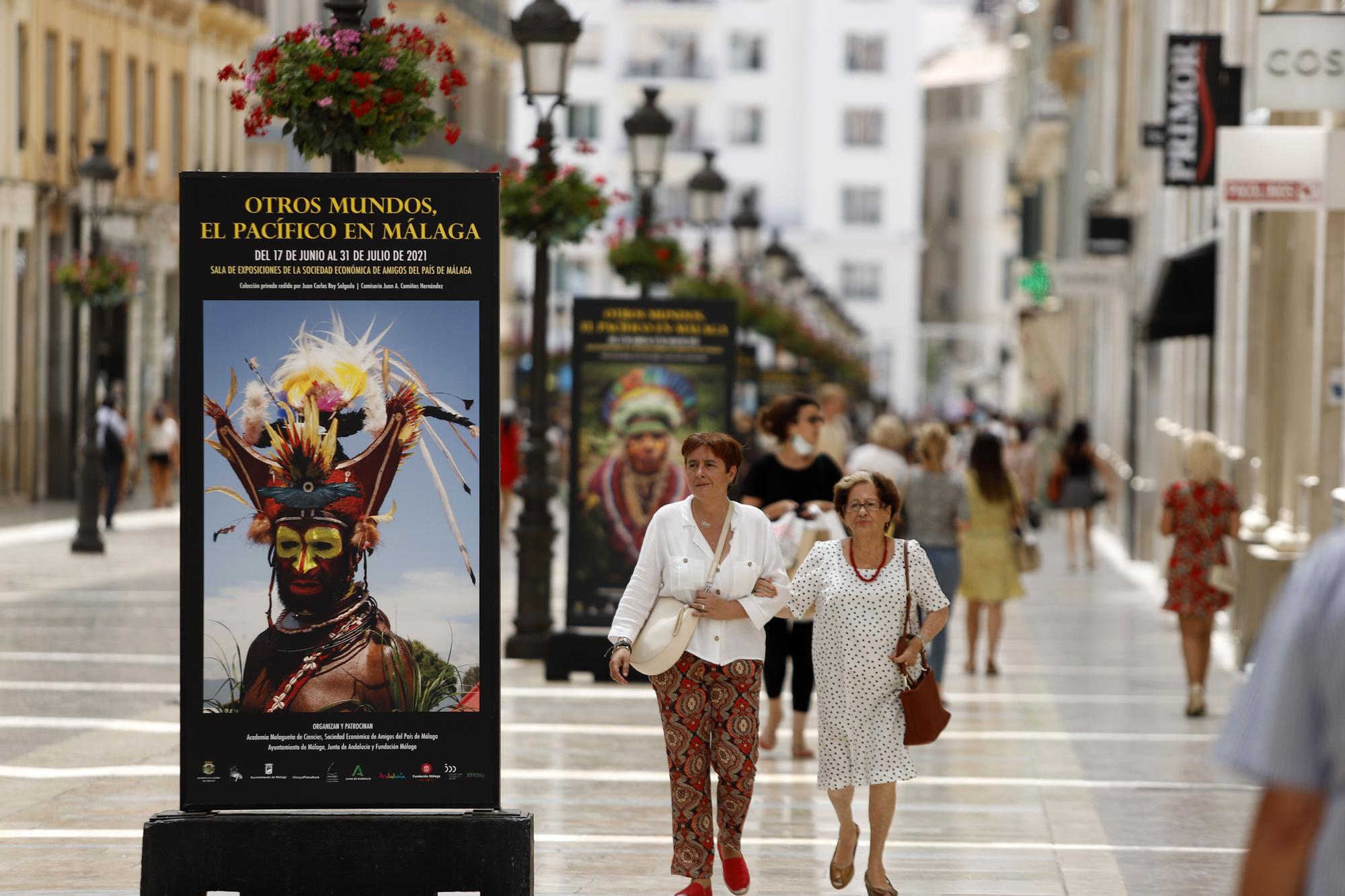 Exposición 'Otros Mundos, el Pacífico en Málaga', en la calle Larios.