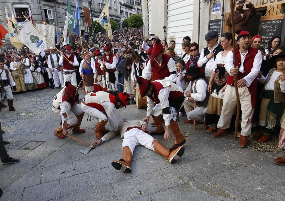 La representación de la Reconquista de Vigo vuelve a abarrotar las calles del Casco Vello de miles de vigueses