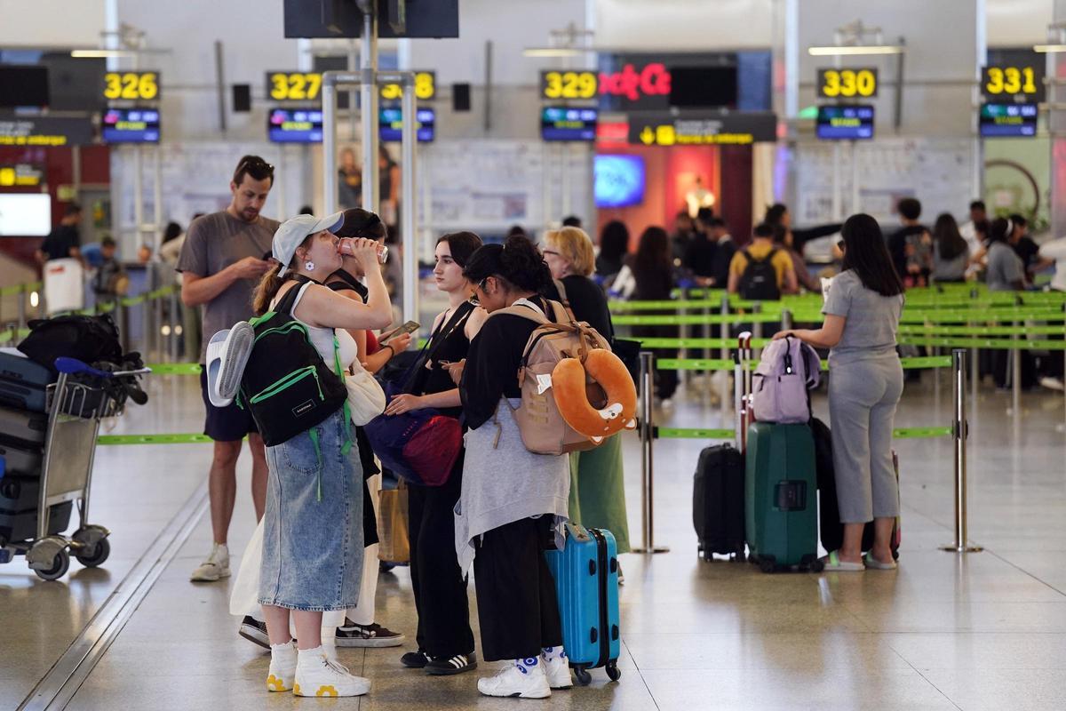 Turistas en el aeropuerto de Málaga