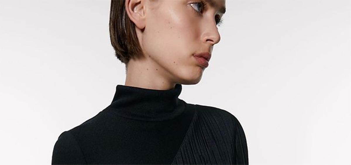 Modelo de Zara con pelo corto de estilo 'blunt bob'