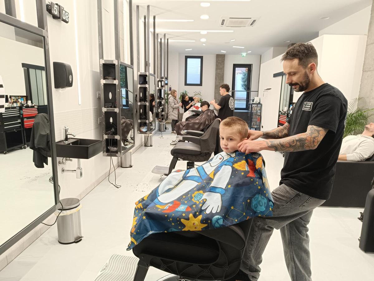 Cortes de pelo sin barreras en Lugones