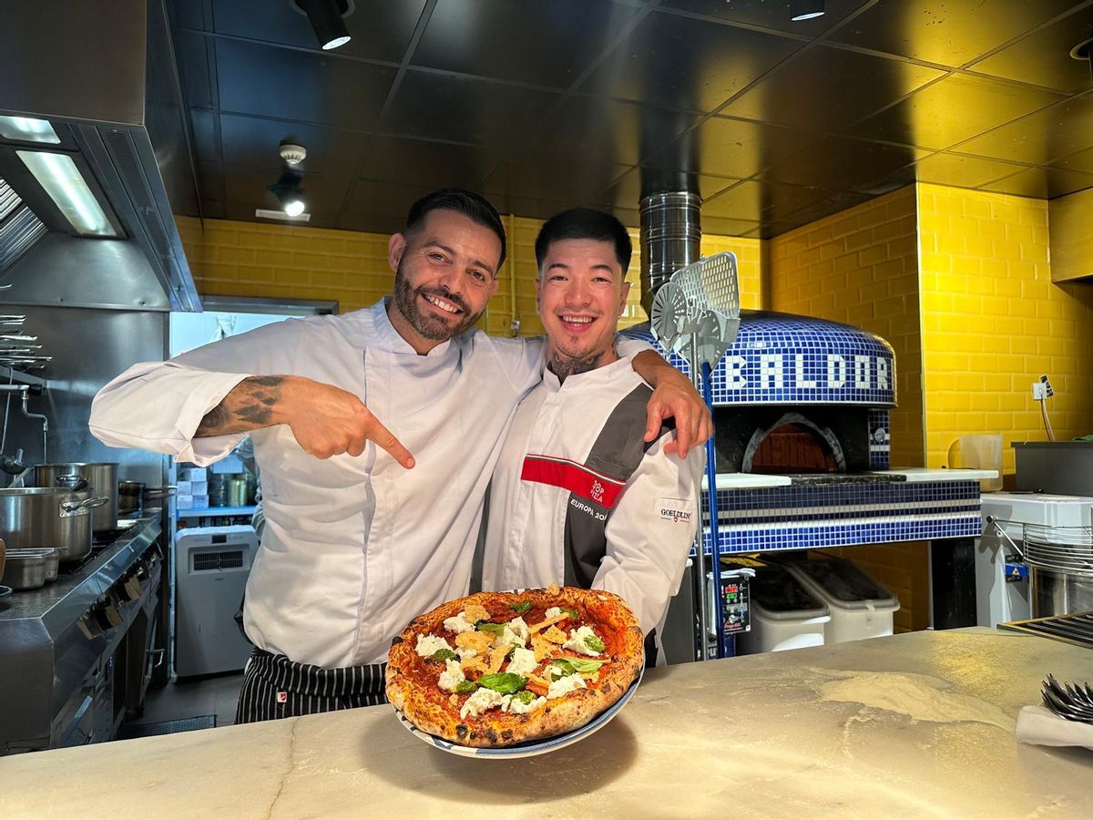 Así preparan en Baldoria su pizza estrella