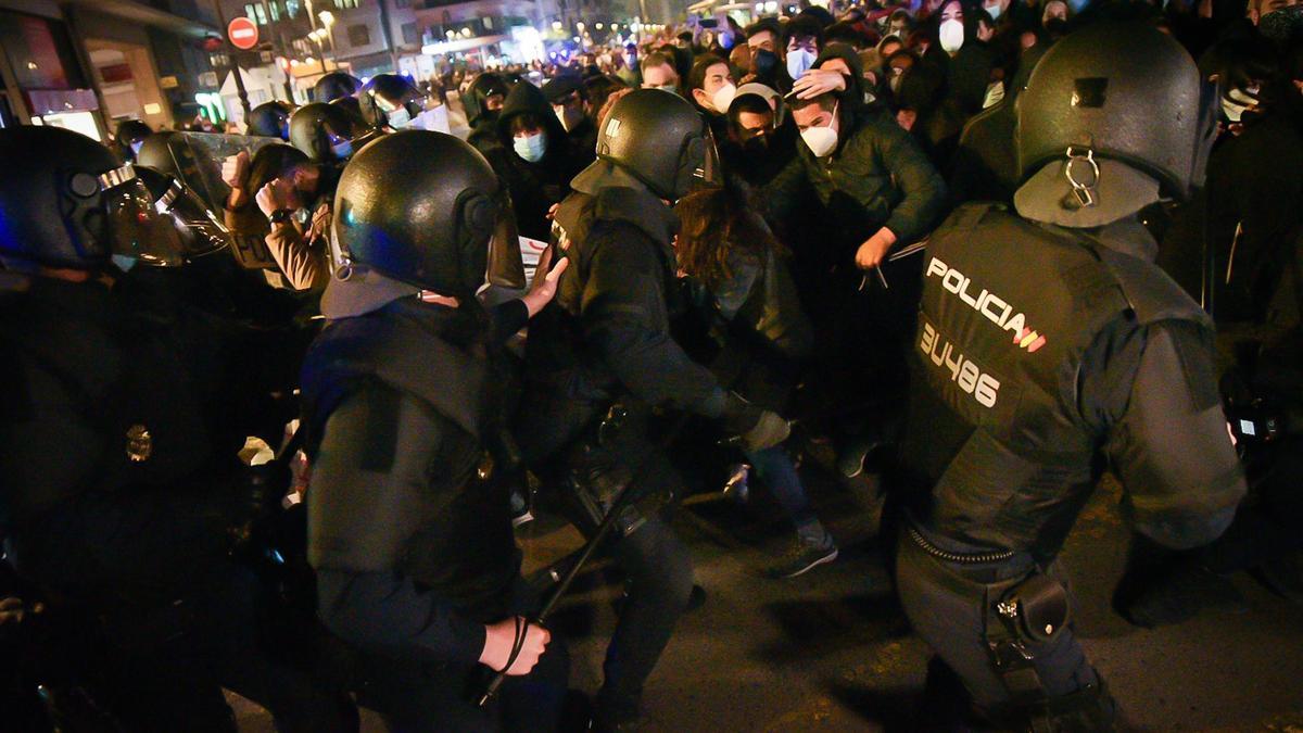 Cargas policiales en la segunda protesta por la detención de Pablo Hasél