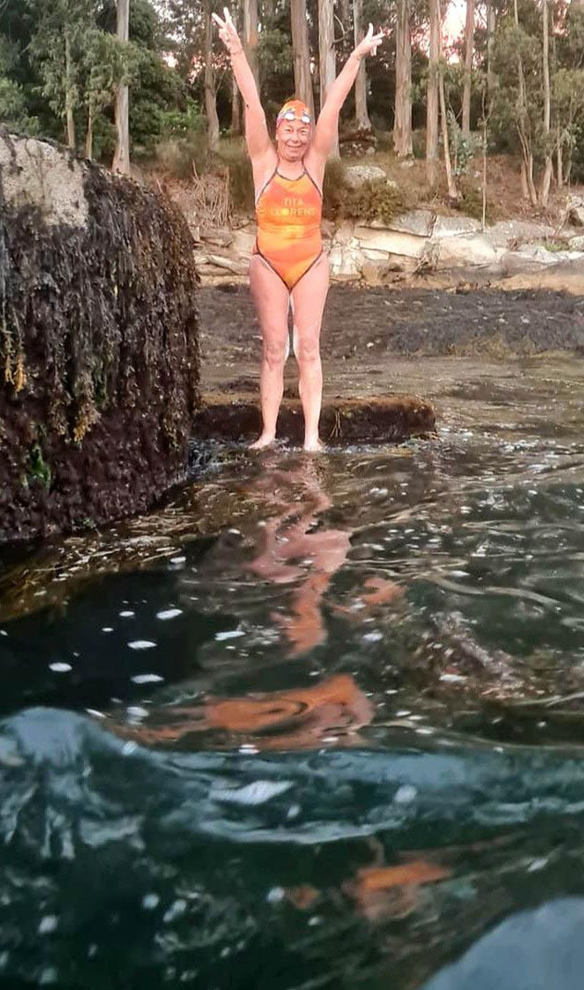 Tita celebra haber completado el reto.