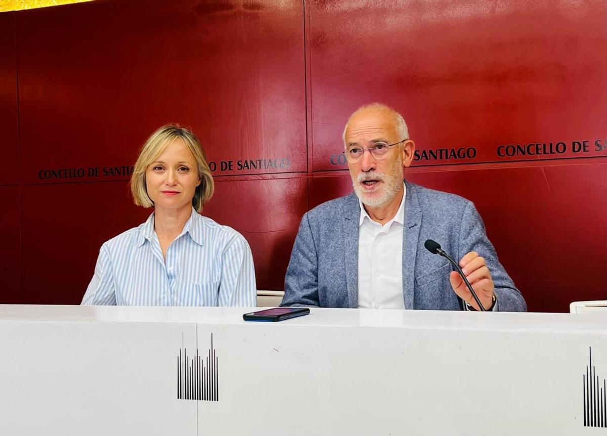 Marta Abal y Gumersindo Guinarte han anunciado este miércoles que los socialistas votarán en contra de la subida de la tasa de la basura en Santiago