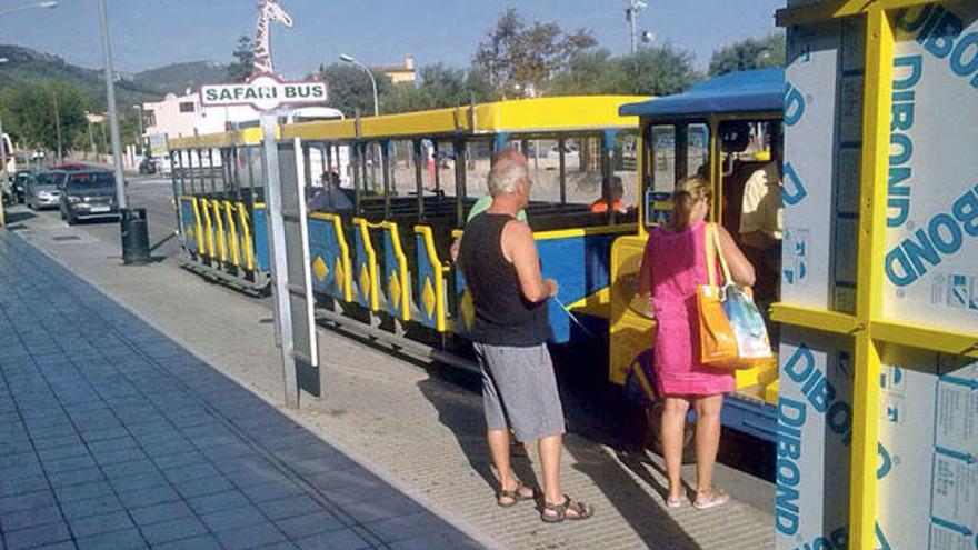 Keine große Nachfrage mehr: Die Touristenbahn in Cala Millor fährt erst jetzt, wo die Saison vorbei ist