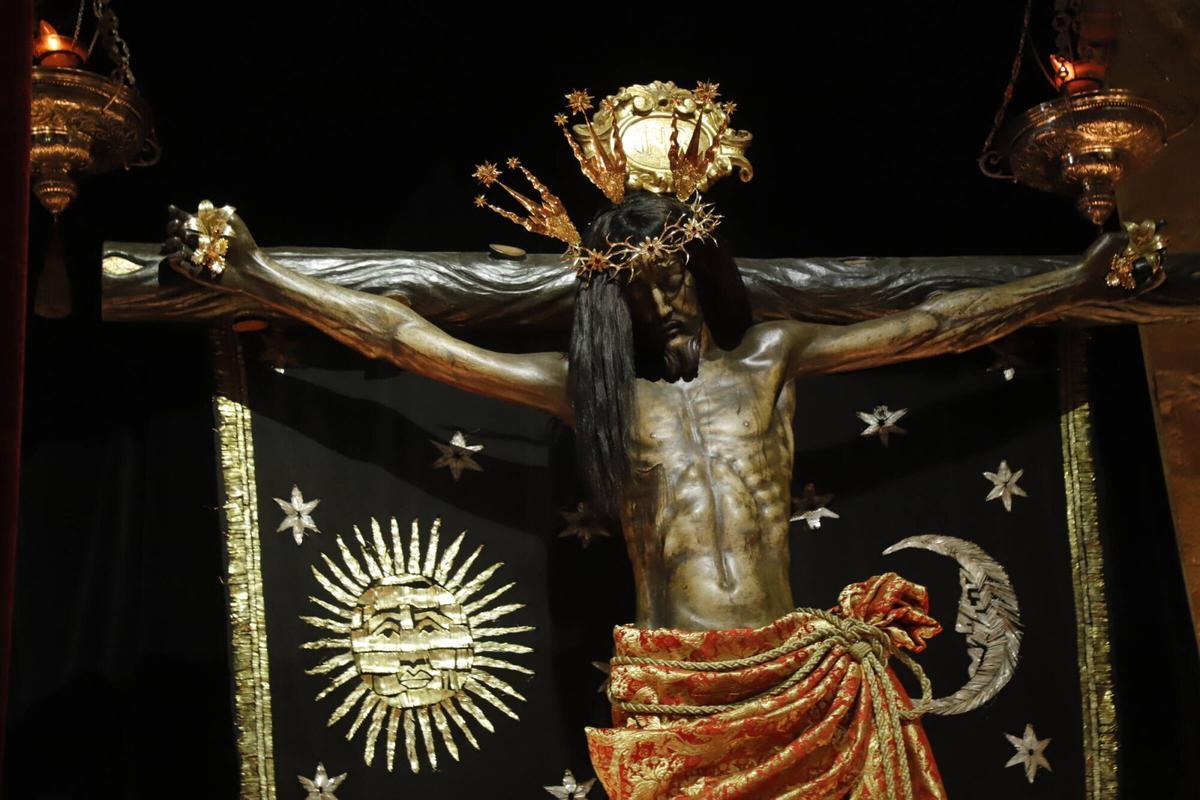 Devoción, besapiés y besamanos en el primer viernes de marzo en Córdoba, que ya huele a Semana Santa