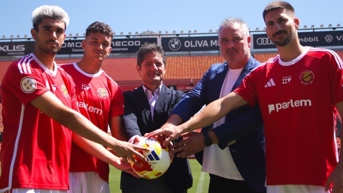 Mangel, Morgado y Alba junto al presidente y el director deportivo