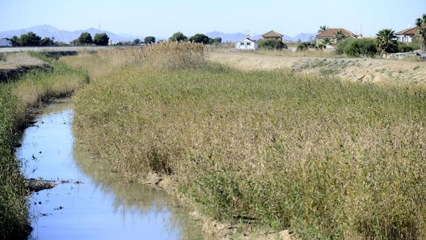 Rambla del Albujón, a su paso por Villa Paraíso (Los Alcázares). | I. URQUÍZAR