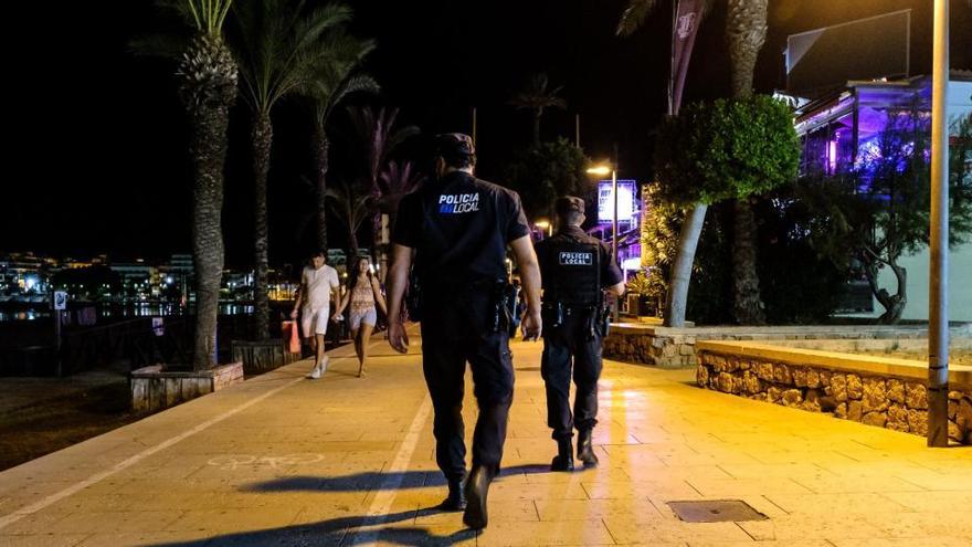 La Policía controla el ocio nocturno en Ibiza