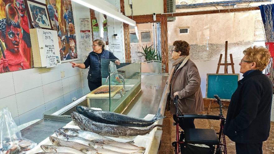 Huelga de pescadores en Mallorca: Preocupación en sa Pobla por garantizar las anguilas para las &#039;espinagades&#039;