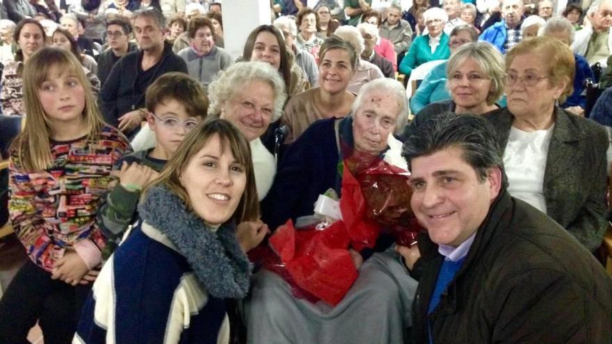 Dos nuevas centenarias celebran su aniversario rodeadas de familiares y amigos