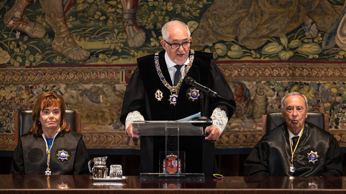 Cándido Conde-Pumpido durante la toma de posesión del magistrado Macías