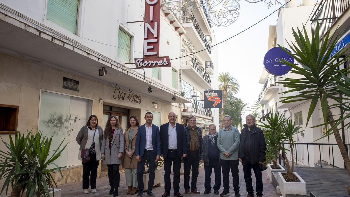 Imágenes de la entrega de llaves del Cine Torres de Sant Antoni al Consell de Ibiza