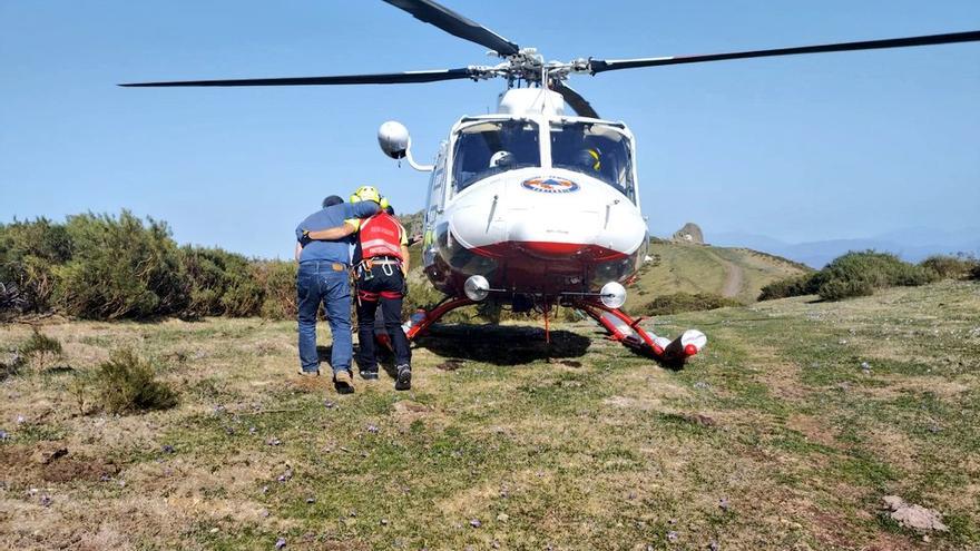 Evacuado un senderista de 62 años al sentirse indispuesto en el Pico Coriscao, en el límite entre Asturias y Cantabria