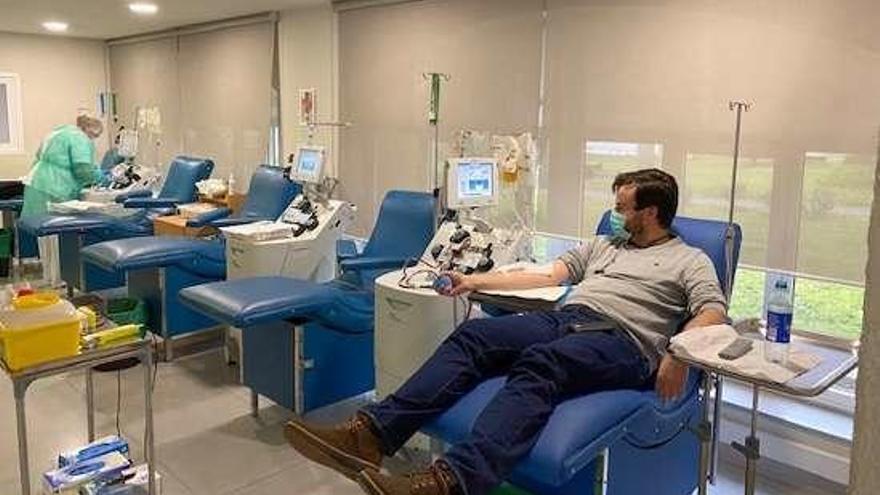 Donante de plasma en el Hospital Nicolás Peña de Vigo. // FdV