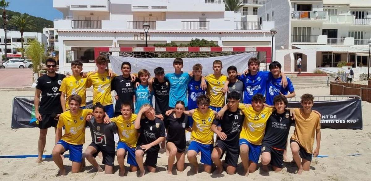Cala Llonga acoge el Campeonato Balear de Balonmano Playa