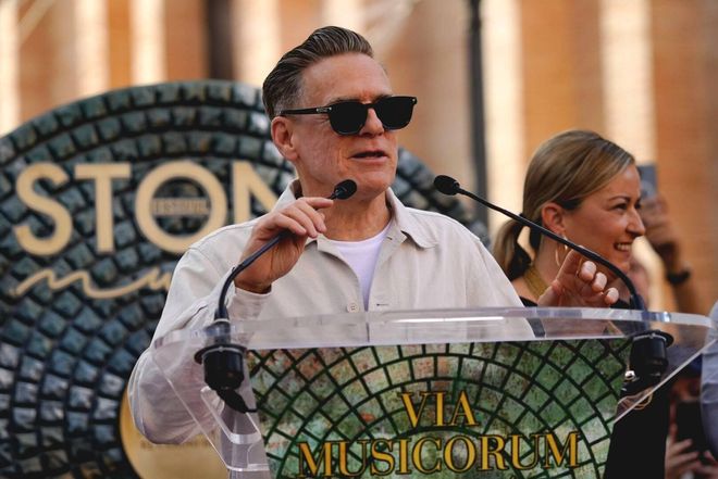 Fotogalería | Bryan Adams ya tiene estrella en el paseo de la fama de Mérida