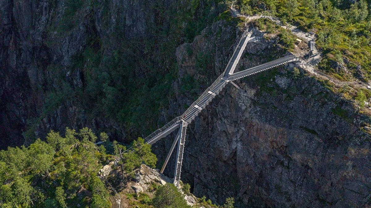 Puente de Vøringsfossen en Noruega