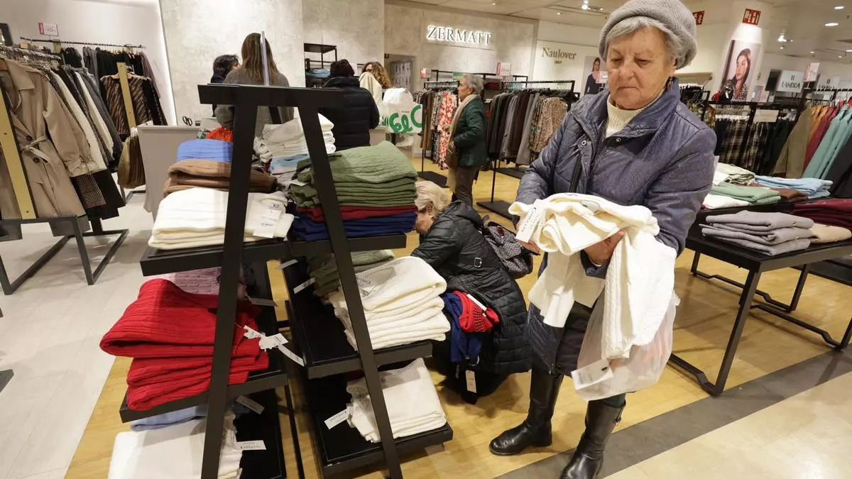 Castellón se lanza a cazar gangas en las rebajas: descuentos de hasta el 50% y casi 1.500 empleos