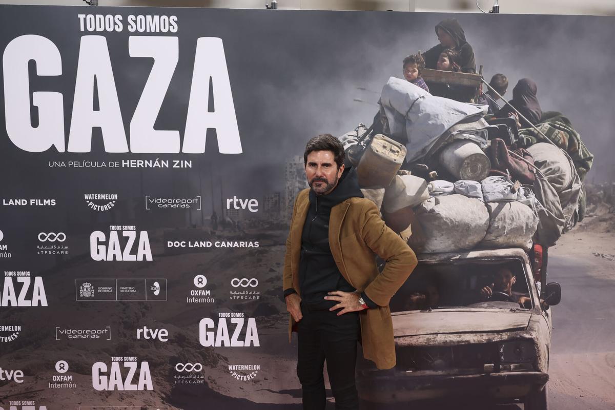 El director, escritor, reportero y productor argentino Hernán Zin posa a su llegada al estreno de su documental Todos somos Gaza, el pasado diciembre en Madrid.