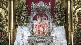 Si vas caminando a Teror por El Pino, esto te interesa: regalan chalecos, linternas y mochilas a los peregrinos