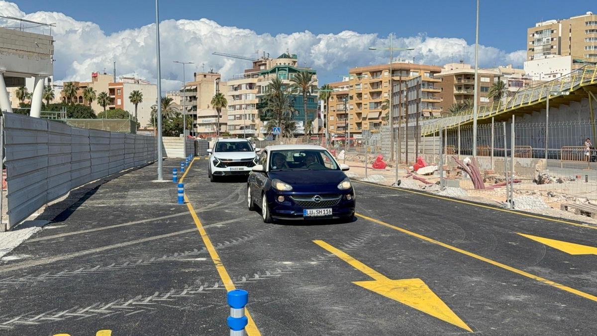 Este es el vía provisional para acceder a Marina Salinas y la lonja de pescado de puerto de Torrevieja