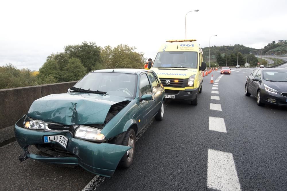 Accidente en la AP-9 por un coche que circulaba en