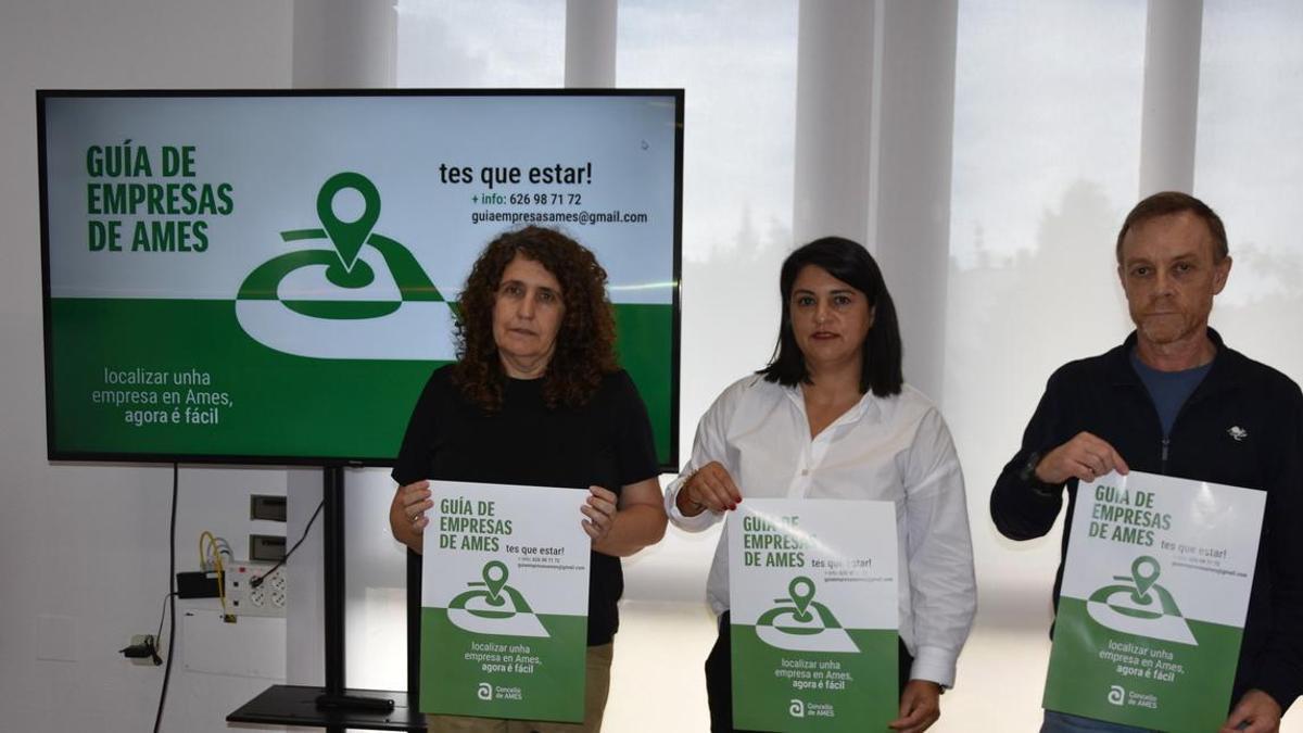 María Jesús Balseiro, izquierda, con Ana Belén Paz y Pablo Bello en la presentación de la guía