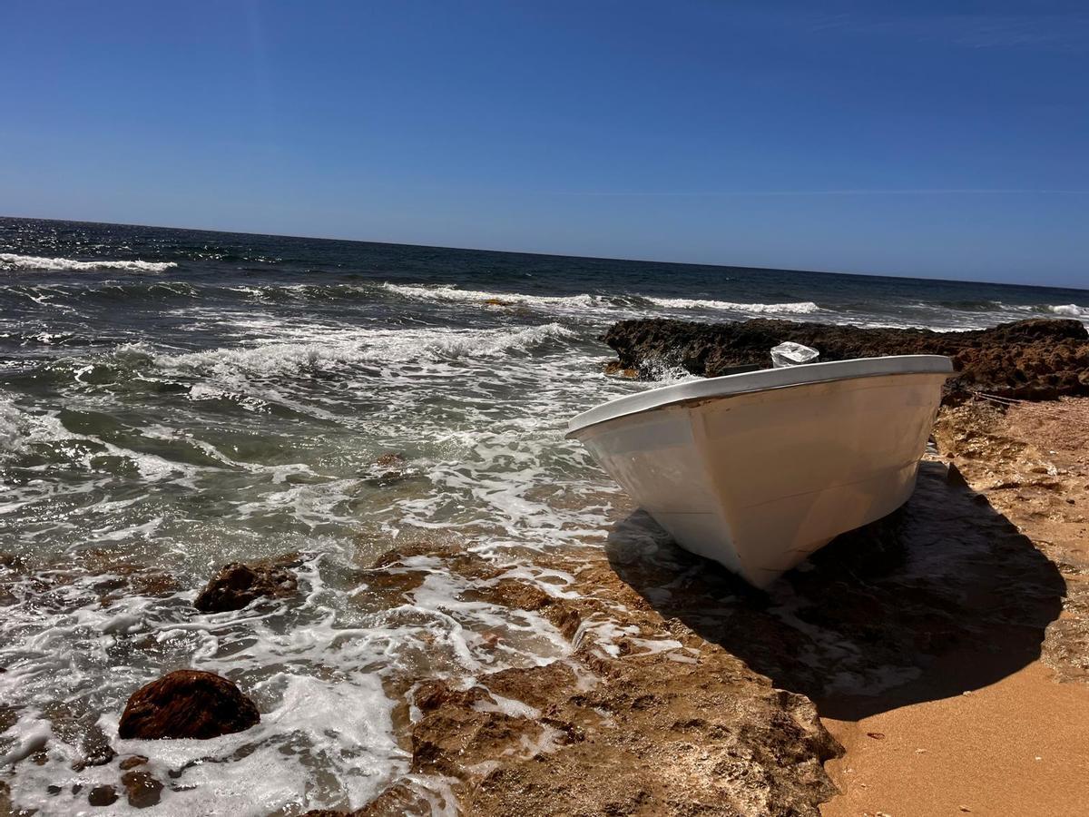 Las imágenes de una patera llegada a la zona de s’Estufador, en Formentera