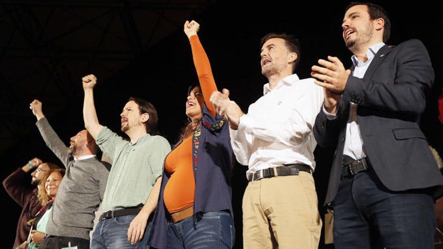 Teresa Rodríguez, Alberto Garzón, Antonio Maíllo y Pablo Iglesias, ayer, en el Palacio de Congresos de Sevilla.