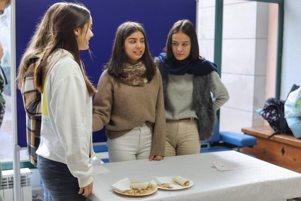 Zamora. lES María de Molina sobre un proyecto de nutrición y deporte. Los alumnos elaboran tapas saludables para los profesores.