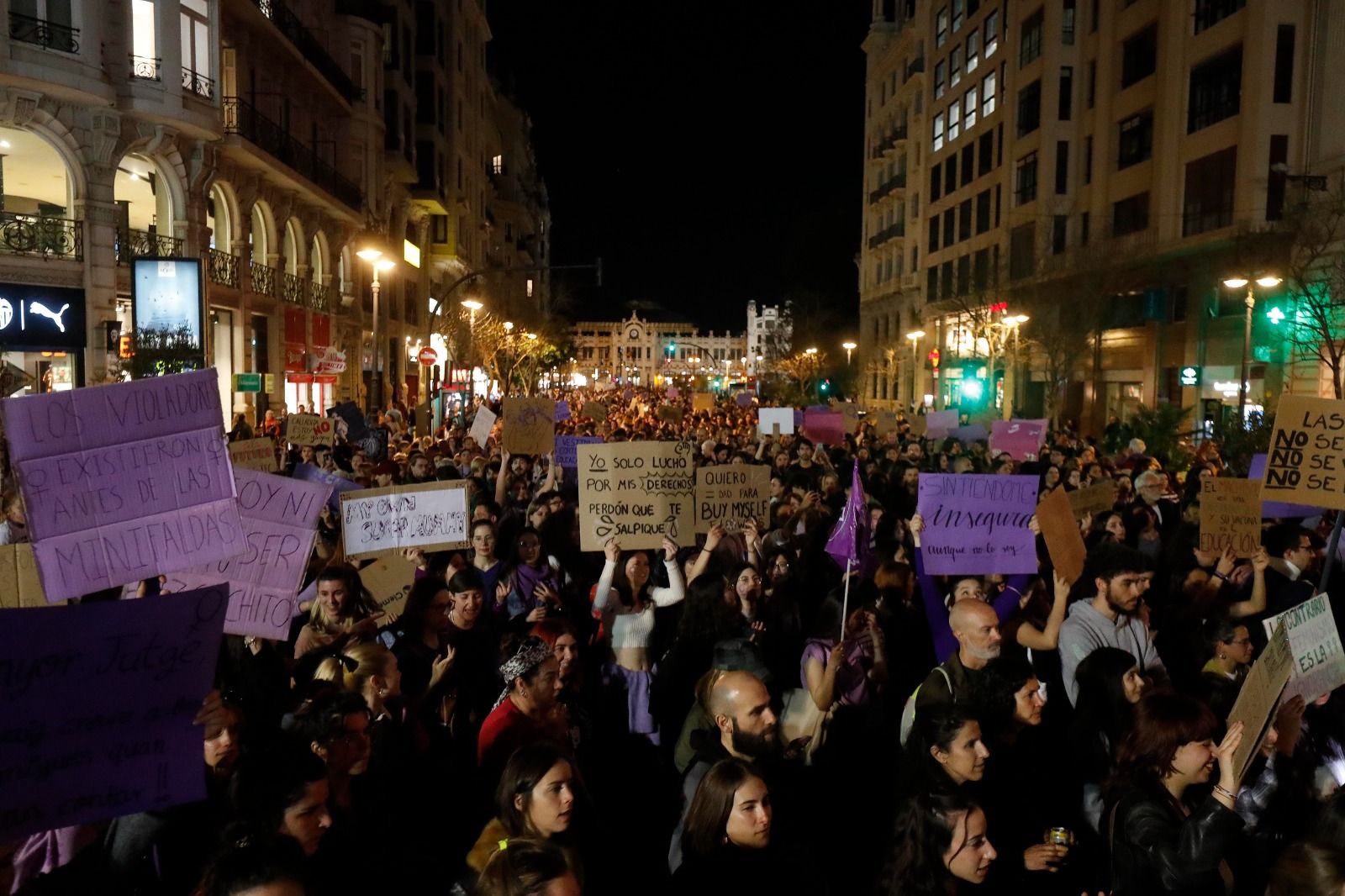 La manifestación de la Coordinadora Feminista de València para celebrar el 8 M