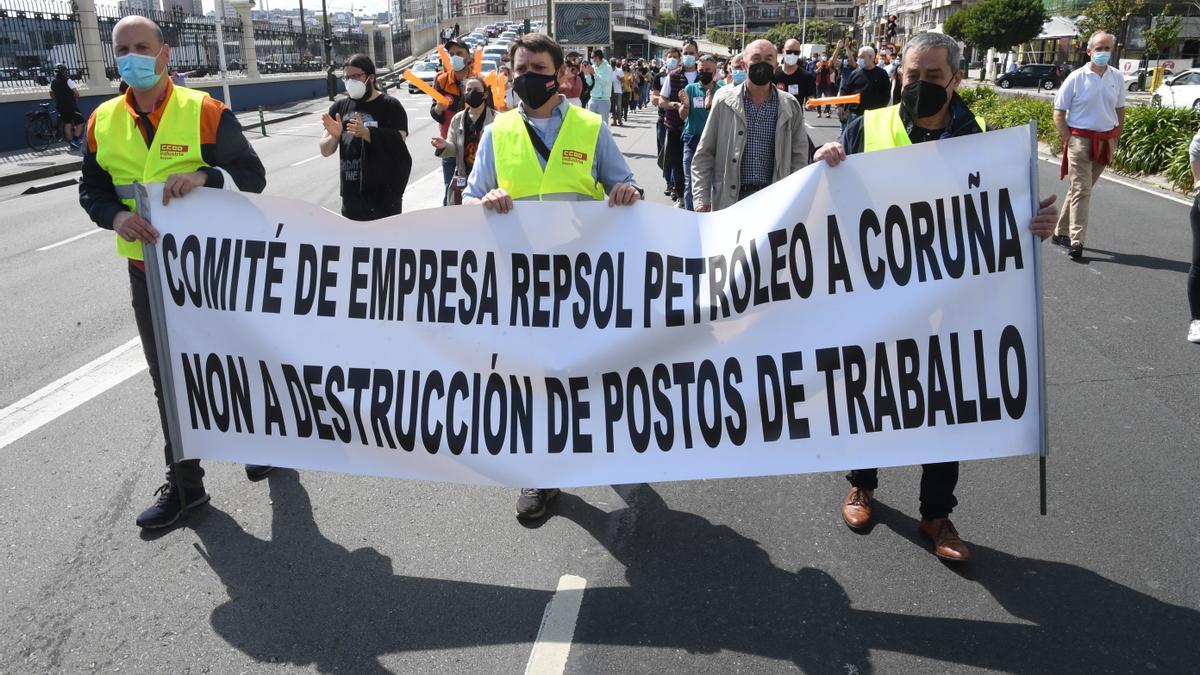 Los trabajadores de Repsol, en defensa de sus puestos de trabajo