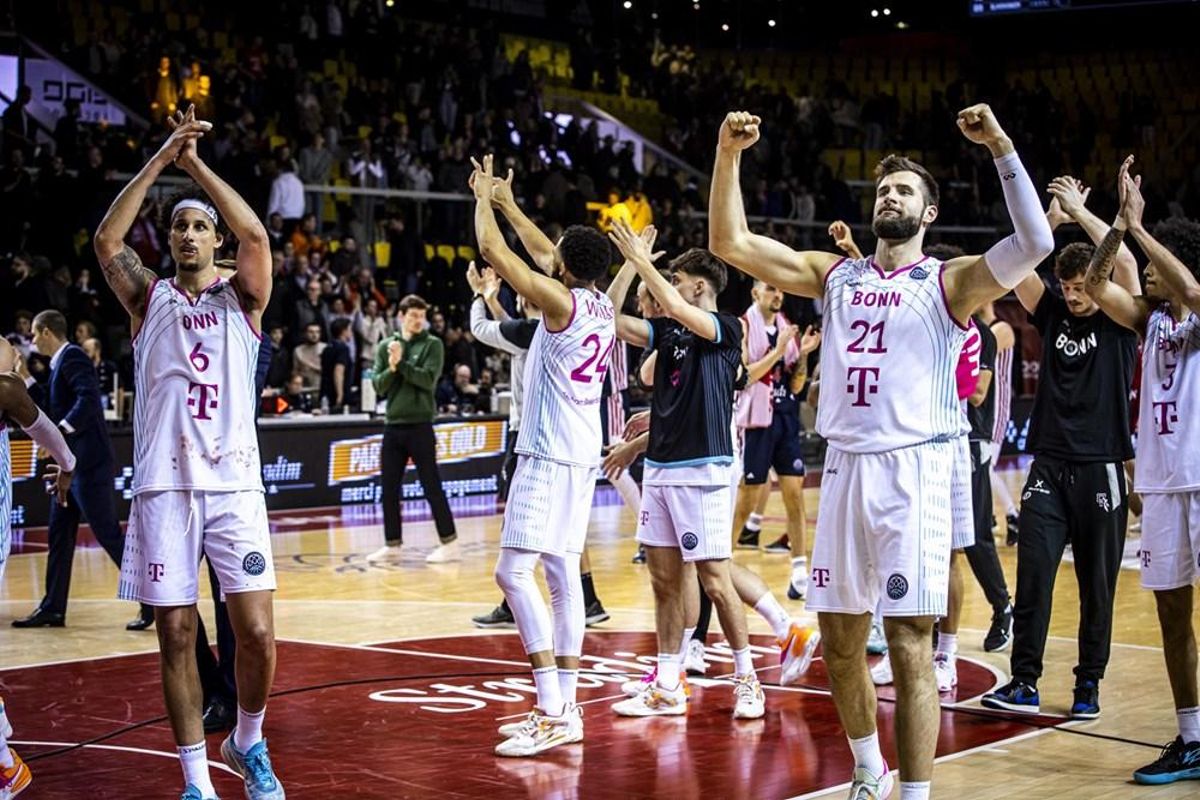 Los jugadores del Telekom Bonn celebran una victoria