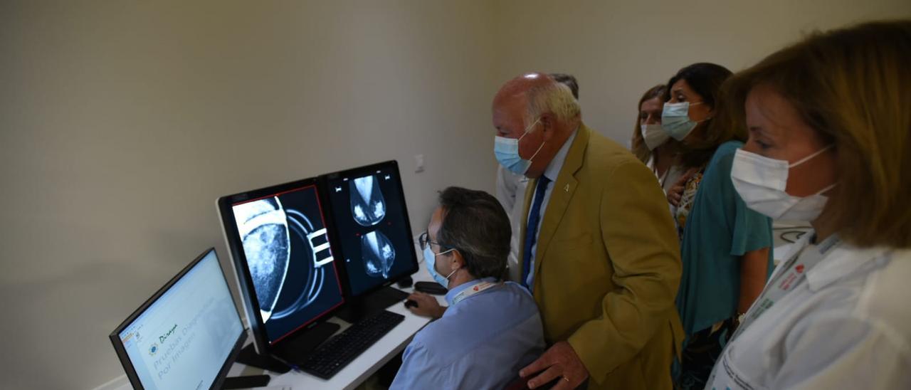 Jesús Aguirre visita las instalaciones donde trabajan los radiólogos especialistas del centro Castilla del Pino.