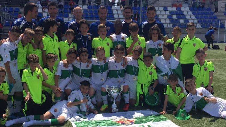 El Elche Alevín A después de lograr el Torneo de Vera