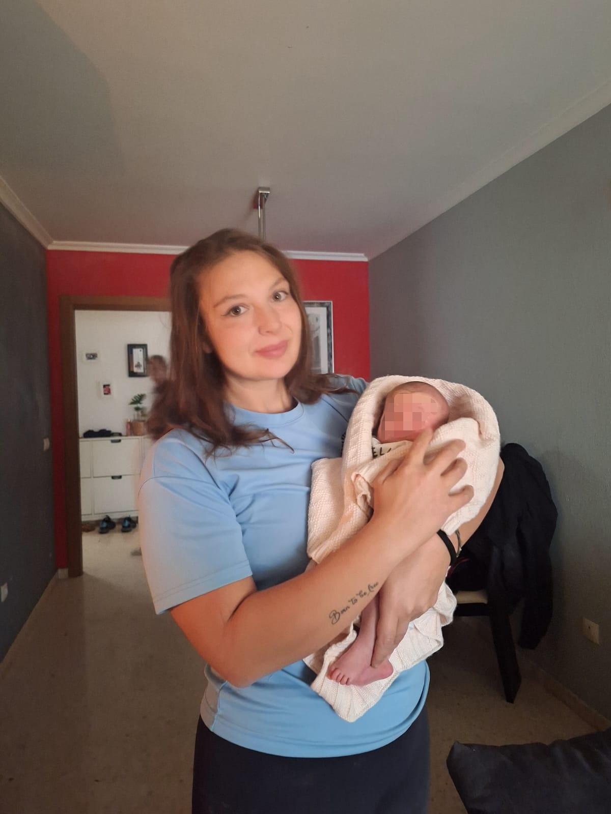 Una nadó  a la maleta