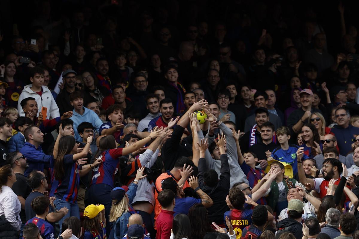 Així és el renovat Spotify Camp Nou, durant el primer entrenament de l'equip blaugrana Així és el renovat Spotify Camp Nou, durant el primer entrenament de l'equip blaugrana
