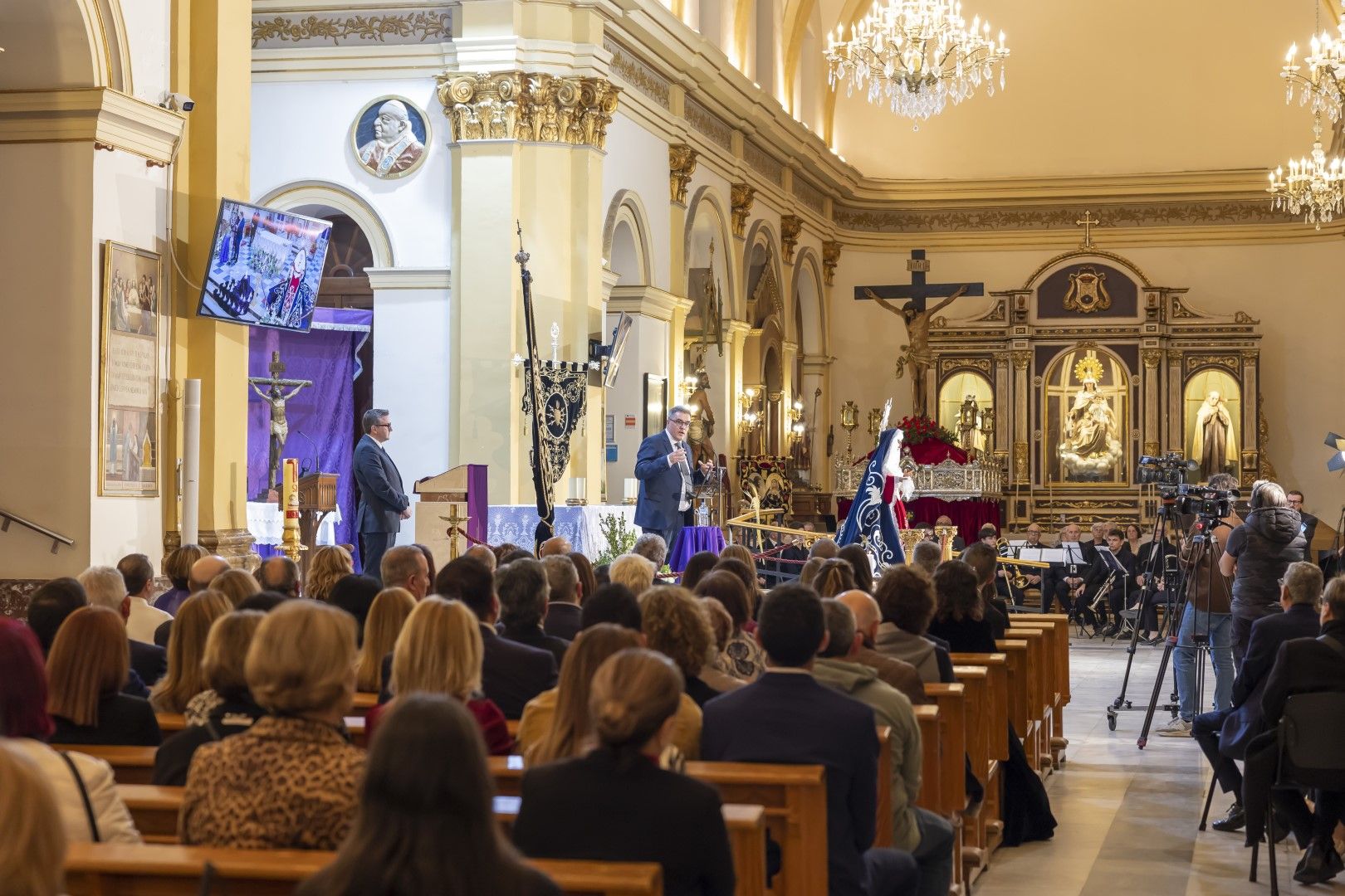 José Hódar ofrece un pregón de la Semana Santa para el recuerdo