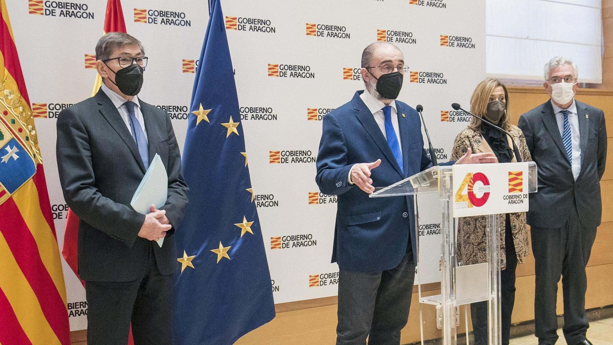 El presidente de Aragón, Javier Lambán, junto al vicepresidente, Arturo Aliaga, comparece ante los medios en Zaragoza